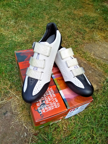 Fizik white cycling shoes - fizik,
